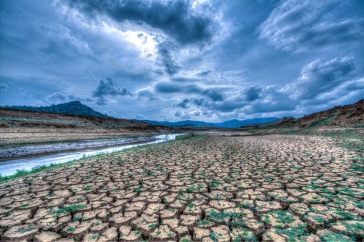 Climate change and natural hazards: What advantages for building resilience? 