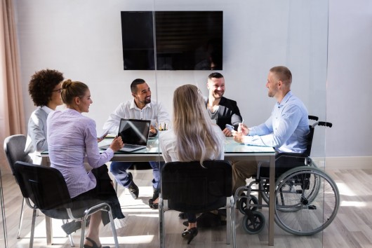 Intégration des personnes défavorisées sur le marché de l’emploi: Comprendre les opportunités et les défis 