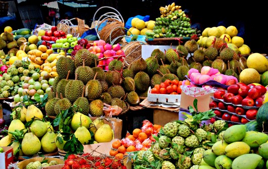 Food production and the trade map: buying local vs buying global